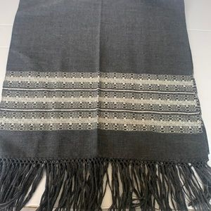 EUC vintage Manoir Richelieu gray wool table runner with fringe. 23” x 3…